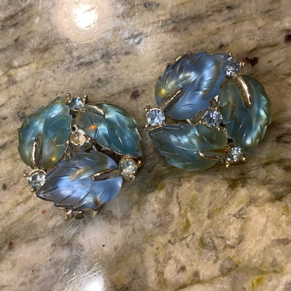 Vintage Lisner Clip on earrings